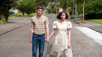 Задник к фильму "Dating Amber" #450134