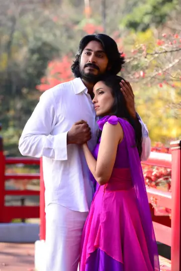 Постер к фильму "කන්දක් සේමා" #1813645