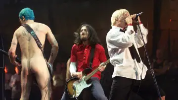 Задник к фильму "Red Hot Chili Peppers: Woodstock 