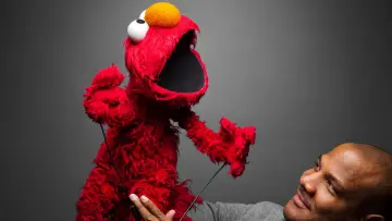 Задник к фильму "Being Elmo: A Puppeteer