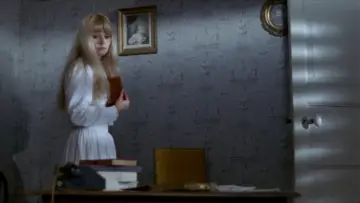Задник к фильму "Живая мертвая девушка" #1638460