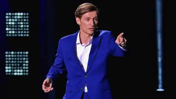 Задник к фильму "Павел Воля: Большой Stand Up 2018" #1201223