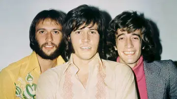 Задник к фильму "Bee Gees: Как починить разбитое сердце" #403705