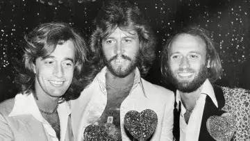 Задник к фильму "Bee Gees: Как починить разбитое сердце" #403706