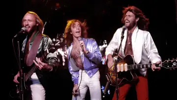 Задник к фильму "Bee Gees: Как починить разбитое сердце" #403709