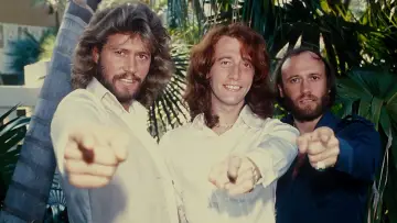 Задник к фильму "Bee Gees: Как починить разбитое сердце" #403711