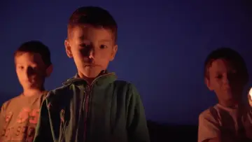 Задник к фильму "L-aţi văzut pe Omul Nou?" #1201000