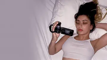 Задник к фильму "Charli XCX: Alone Together" #819384
