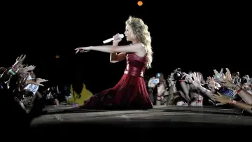 Задник к фильму "Taylor Swift: Speak Now World Tour Live" #415330