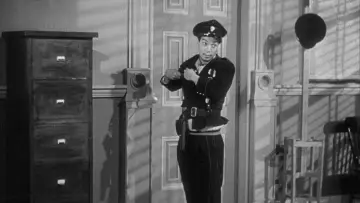 Задник к фильму "El gendarme desconocido" #1784392