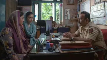 Задник к фильму "डार्लिंग्स" #419419