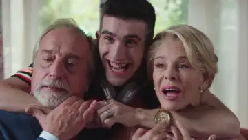 Задник к фильму "La familia perfecta" #412480