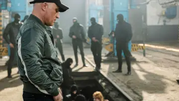 Задник к фильму "Pitbull" #395403