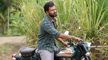 Задник к фильму "വിലായത്ത് ബുദ്ധ" #1527834