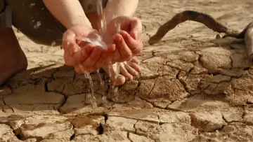 Задник к фильму "Unser Trinkwasser - Versiegt die Quelle?" #419385