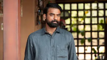 Задник к фильму "അജയന്റെ രണ്ടാം മോഷണം" #1190669
