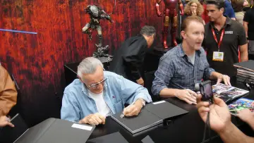 Задник к фильму "Comic-Con Episode IV: A Fan