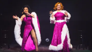 Задник к фильму "The Return of the Jinkx and DeLa Holiday Show Live!" #915086