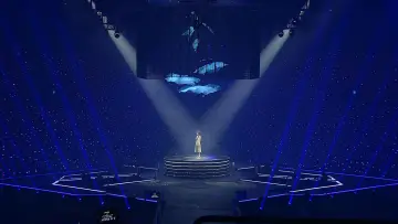 Задник к фильму "아이유 2019 투어 콘서트 <러브, 포엠> 인 서울" #461003