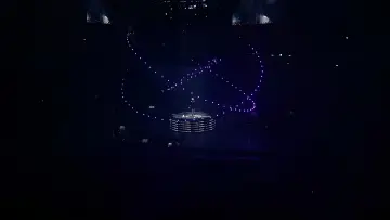 Задник к фильму "아이유 2019 투어 콘서트 <러브, 포엠> 인 서울" #461009