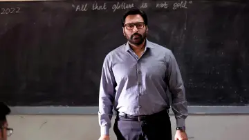 Задник к фильму "நிறங்கள் மூன்று" #1153421