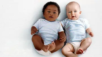Задник к фильму "Jumeaux mais pas trop" #437557
