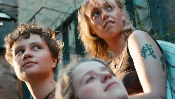Задник к фильму "Dead Girls Dancing" #447157