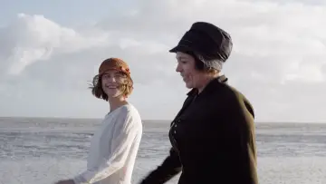 Задник к фильму "Злобные маленькие письма" #192625