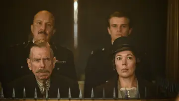 Задник к фильму "Злобные маленькие письма" #368357