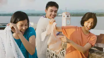 Задник к фильму "เธอกับฉันกับฉัน" #487496