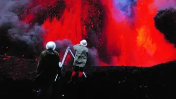 Задник к фильму "The Fire Within: A Requiem for Katia and Maurice Krafft" #458367