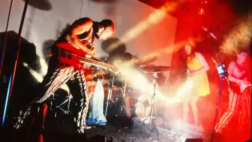 Задник к фильму "Butthole Surfers: The Hole Truth and Nothing Butt" #1639858