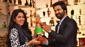 Задник к фильму "ఆర్గానిక్ మామ హైబ్రీడ్ అల్లుడు" #1149559