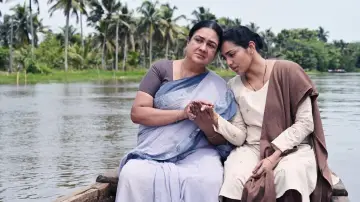 Задник к фильму "ഉള്ളൊഴുക്ക്" #487349