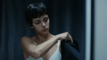 Задник к фильму "Première affaire" #1082563