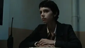 Задник к фильму "Première affaire" #1082570
