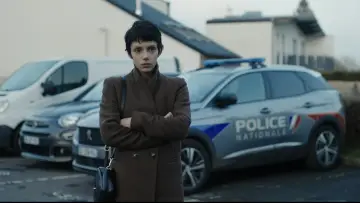 Задник к фильму "Première affaire" #1082571