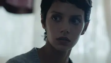Задник к фильму "Première affaire" #1082573