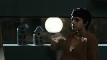 Задник к фильму "Première affaire" #1082574