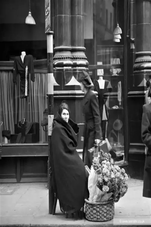 Постер к фильму "The Women Flower Sellers of Grafton Street"