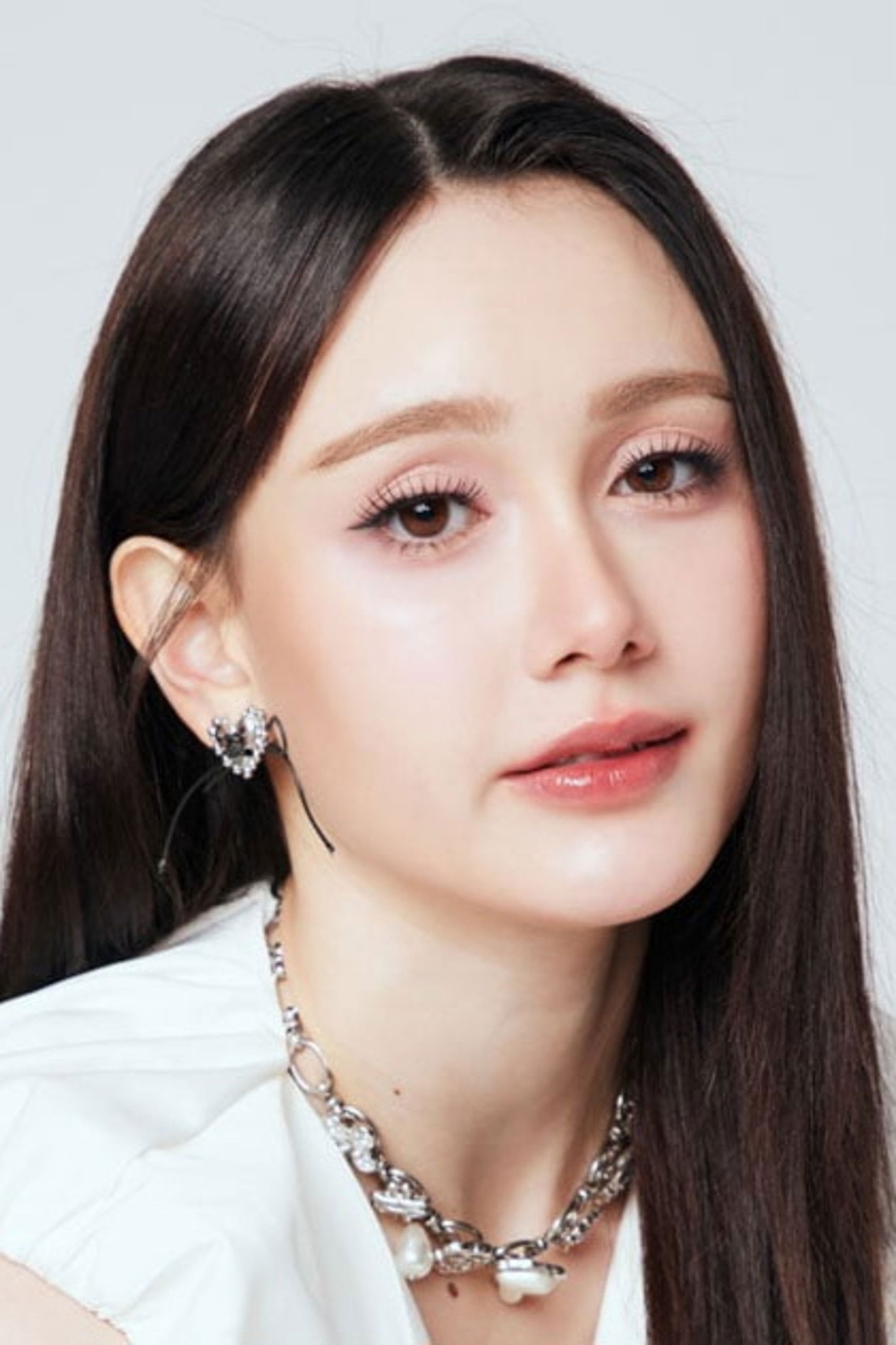 Фото  (Charisar Oldham)