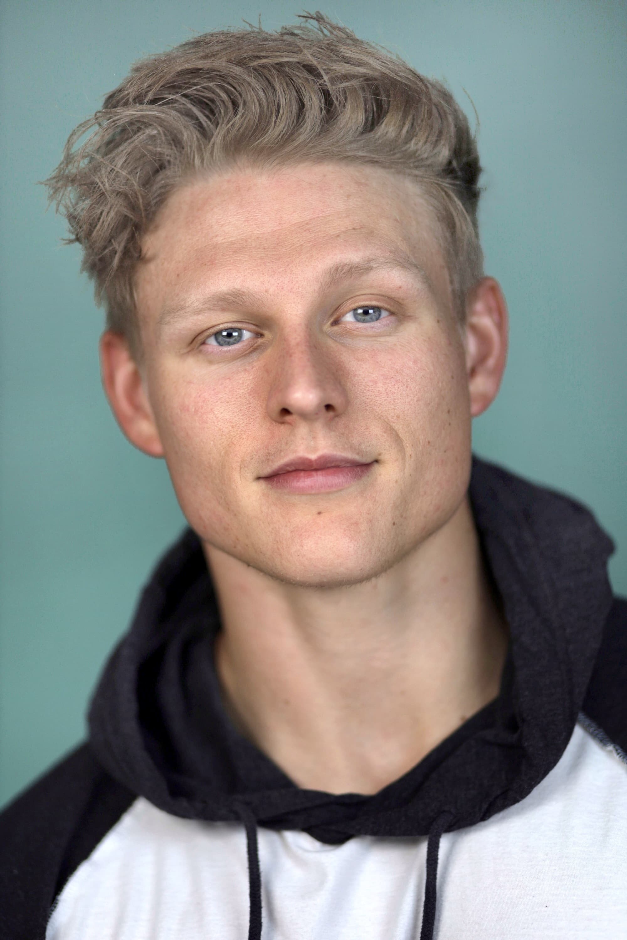 Фото  (Brandon Tyler Moore)