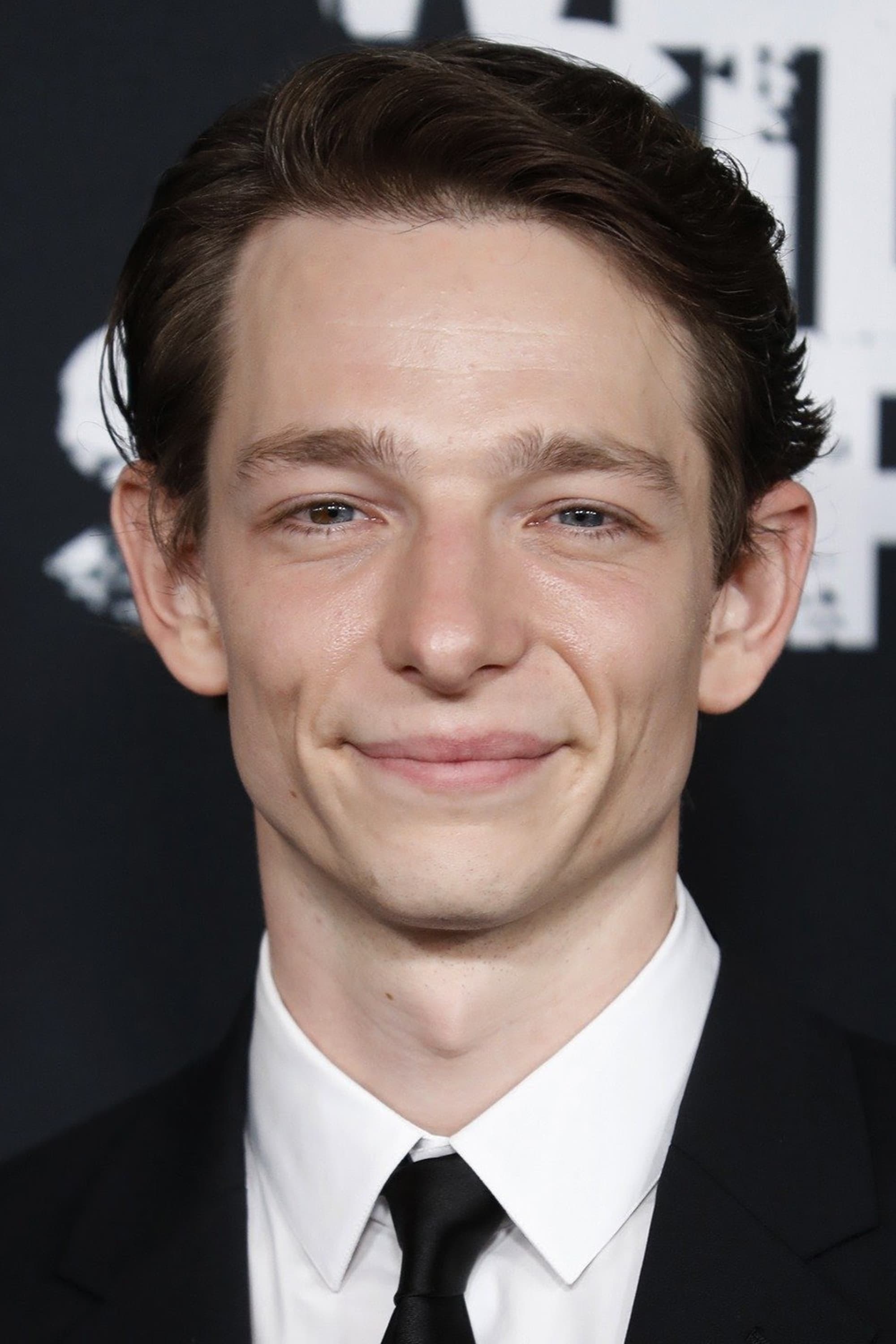 Фото Майк Фейст (Mike Faist)