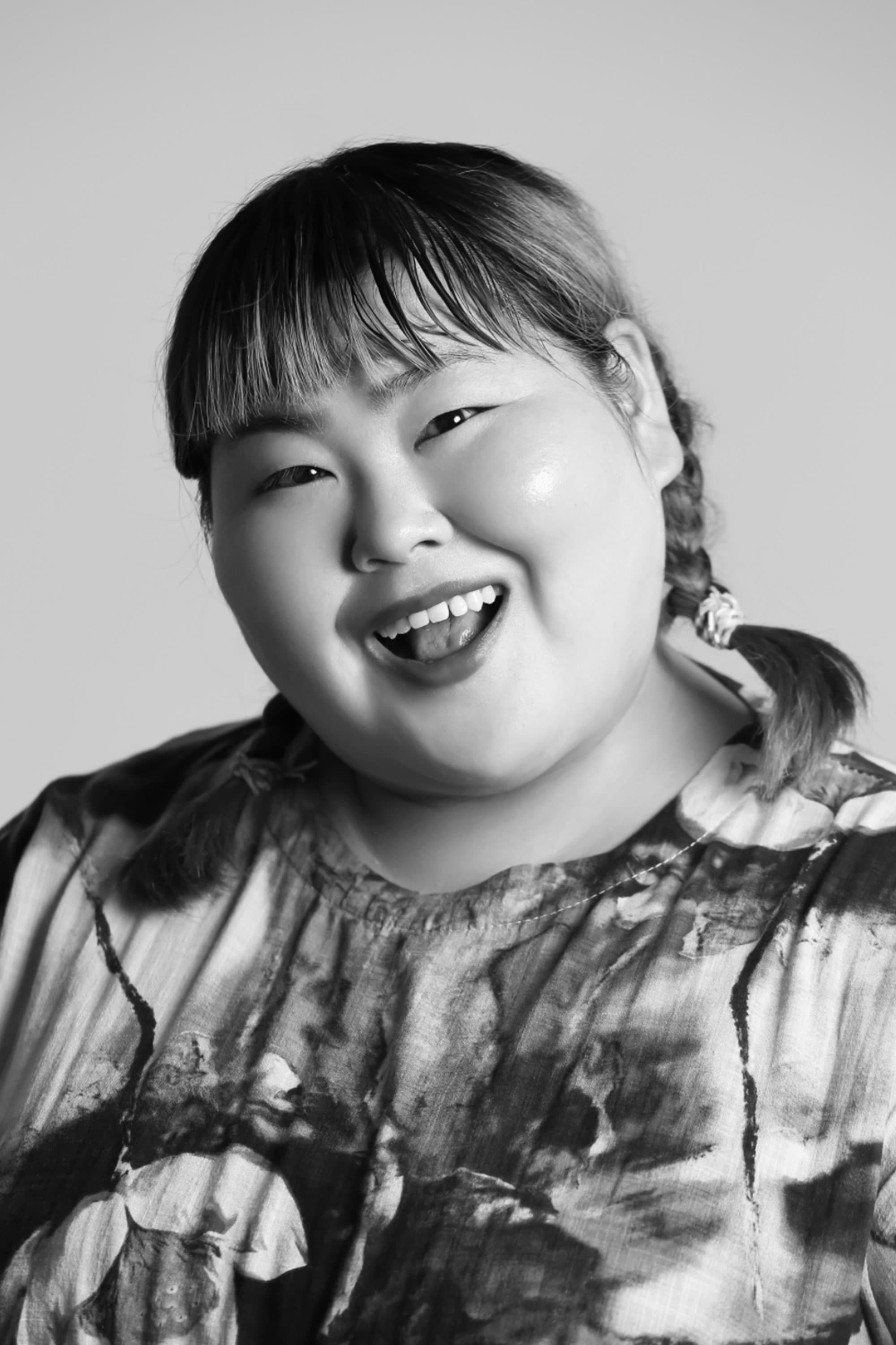 Фото  (Hwang Mi-young)