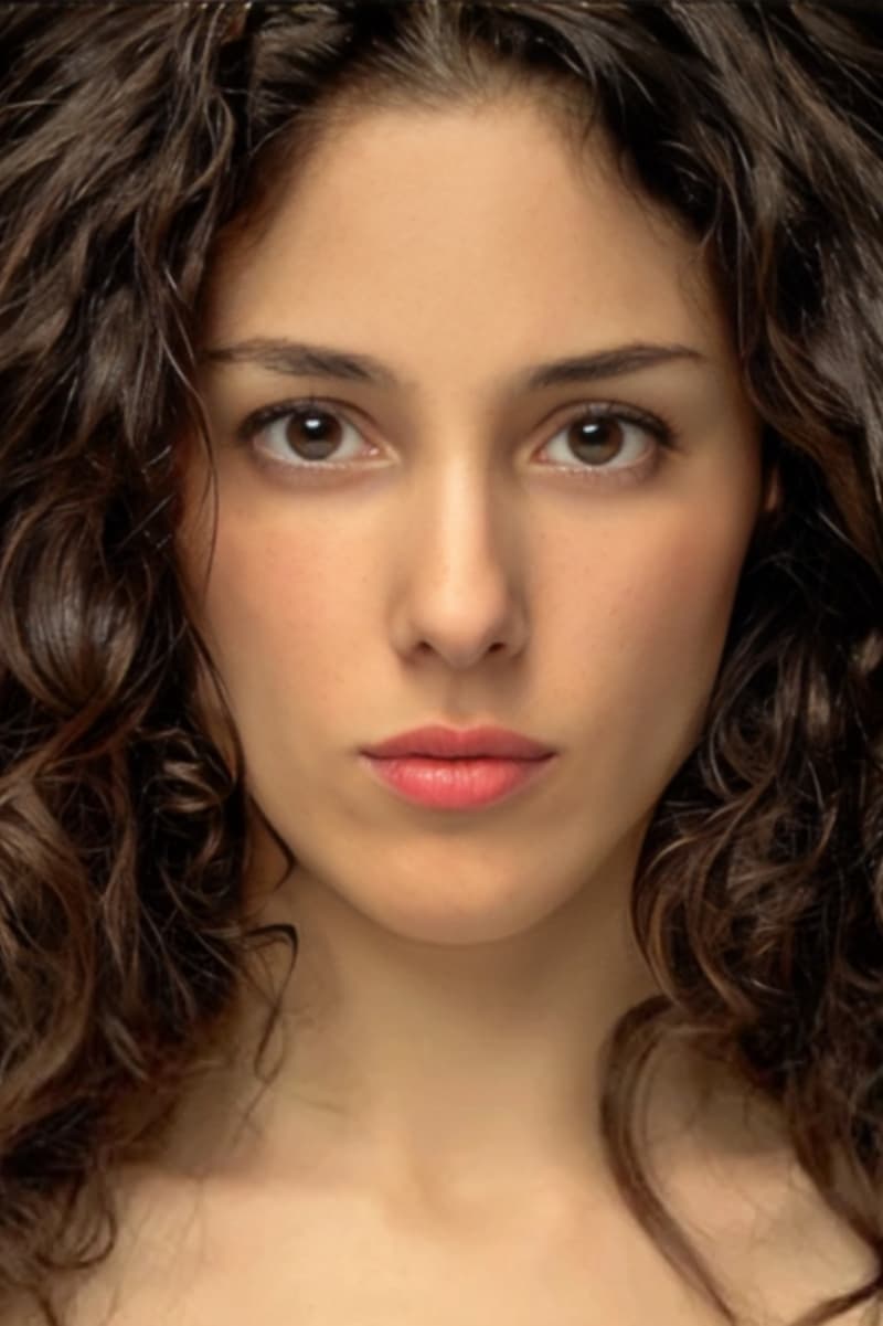 Фото Cansu Tosun