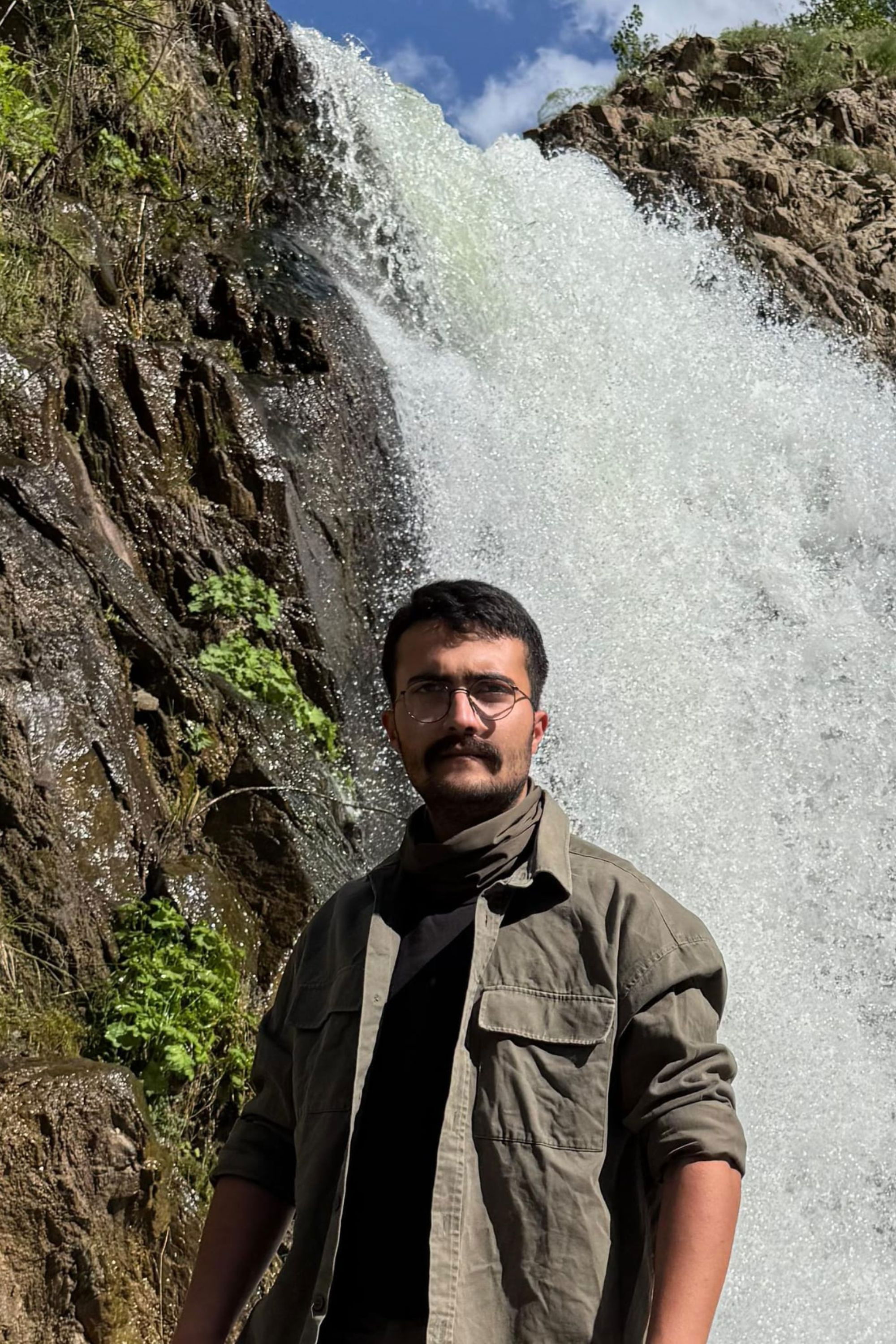 Фото  (Yusuf Tug)