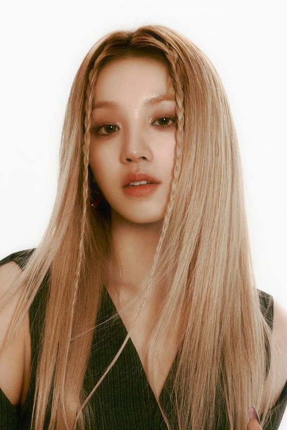 Фото Сун Юй Ци (Song Yuqi)