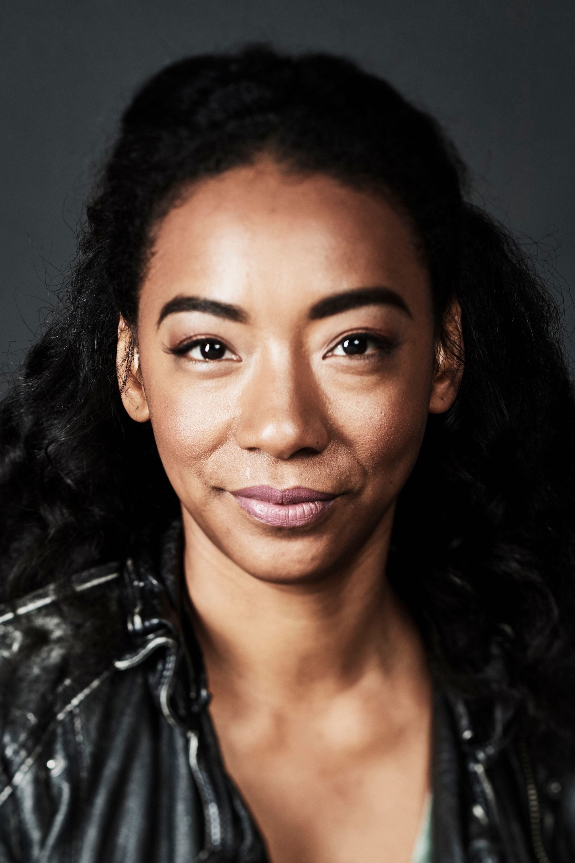 Фото Бетти Габриэль (Betty Gabriel)