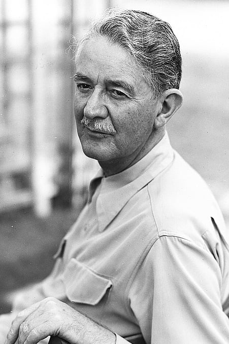 Фото Леонард Кэри (Leonard Carey)