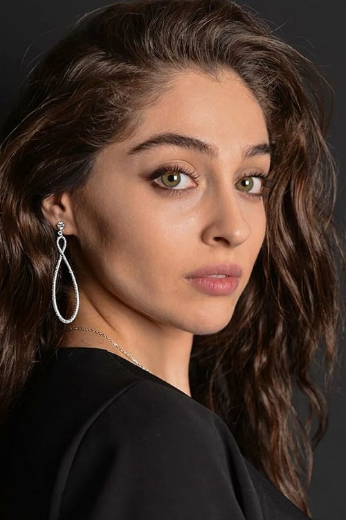 Фото Джемре Байсел (Cemre Baysel)